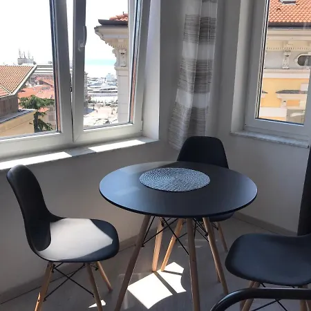 Paola Apartment *